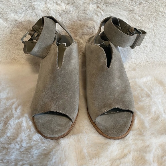 Marc Fisher Vinita Sandal - Picture 3 of 8